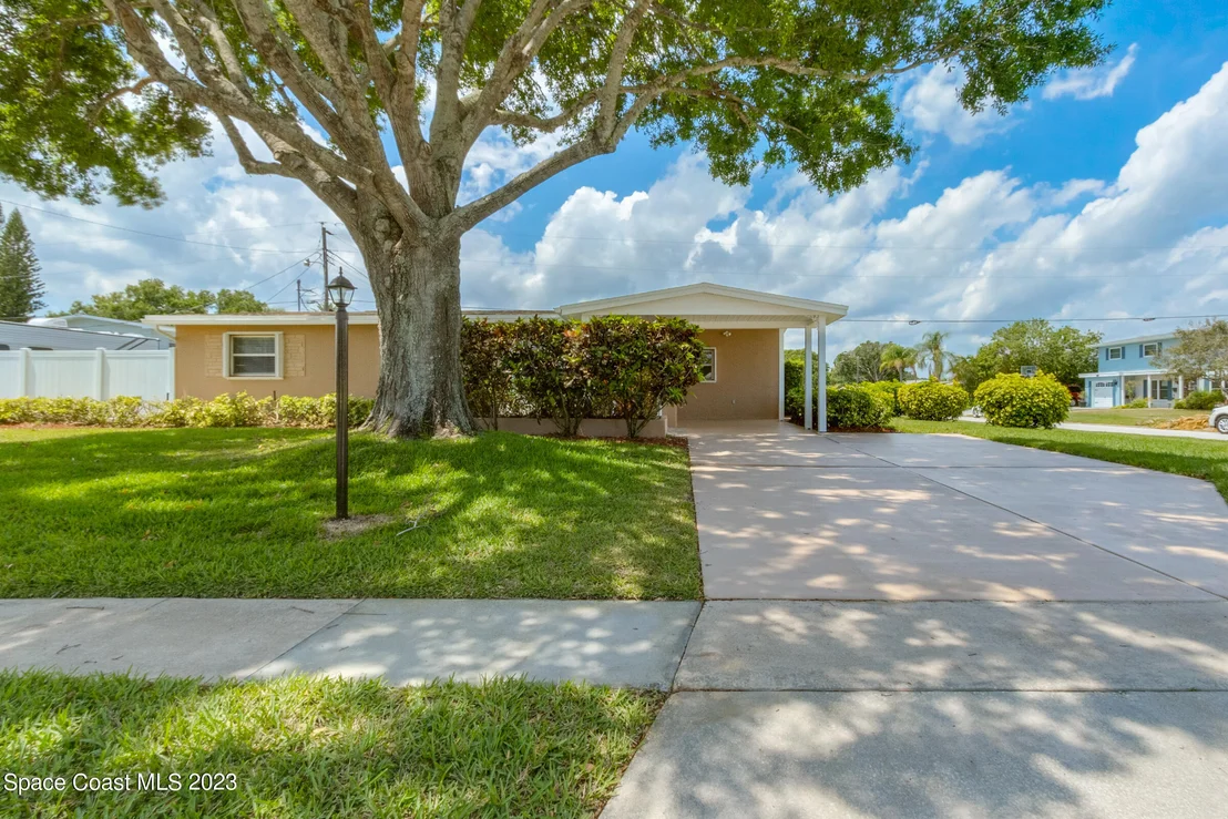 Photo of 842 Ixora Drive
