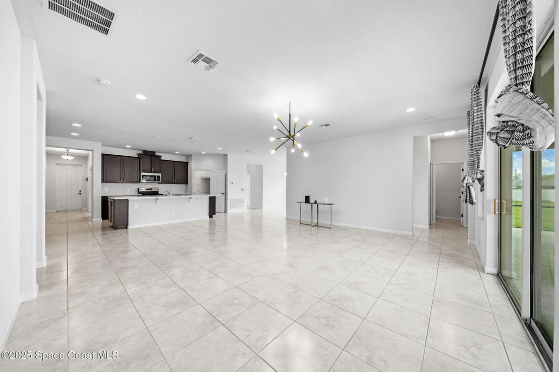 Photo of 539 Balcom Terrace SE