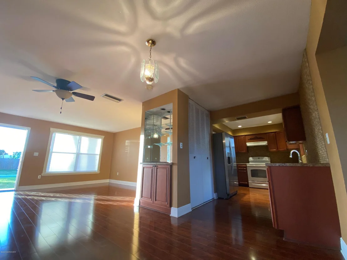 Photo of 787 Chickasaw Avenue