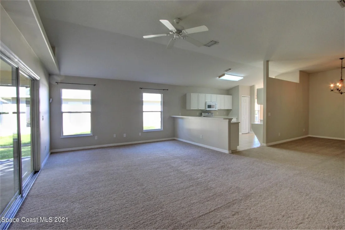 Photo of 932 Tavernier Circle NE