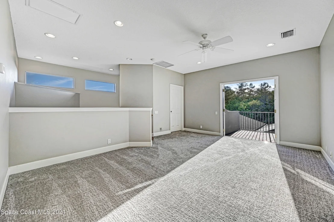 Photo of 882 Oak Park Drive
