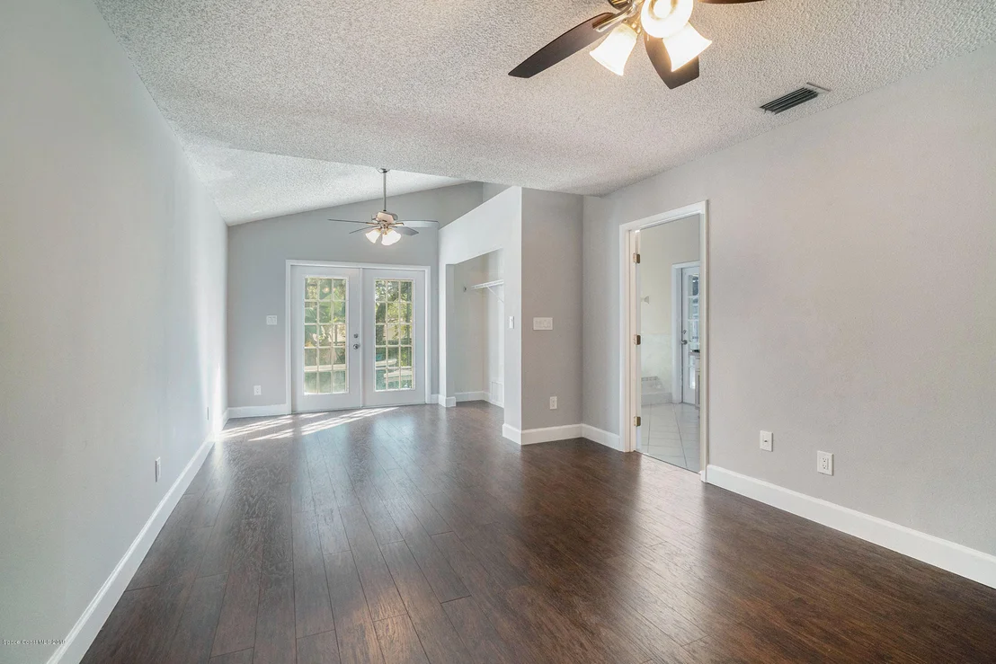 Photo of 409 Surrey Run