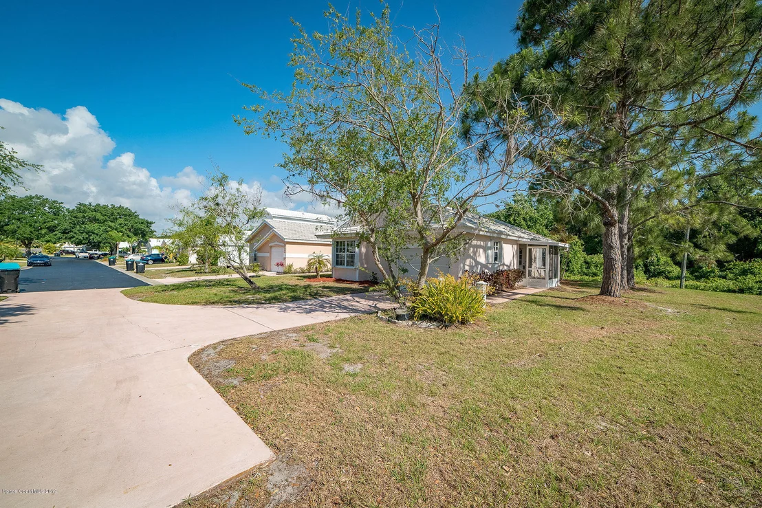 Photo of 1101 Goldenrod Circle NE
