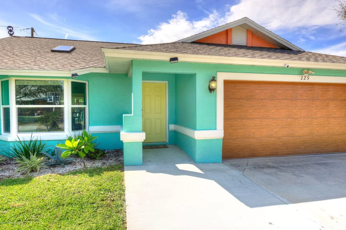 Photo of 229 Chalet Avenue