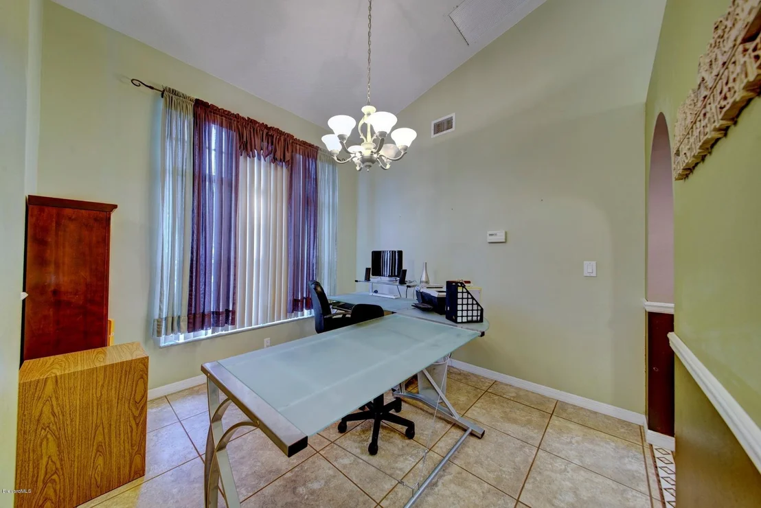 Photo of 977 Kingfisher Way