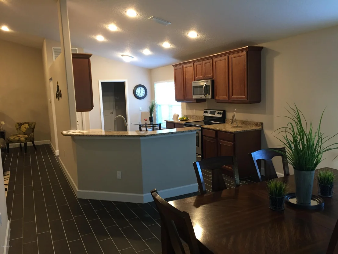 Photo of 831 Mandarin Drive Drive NE