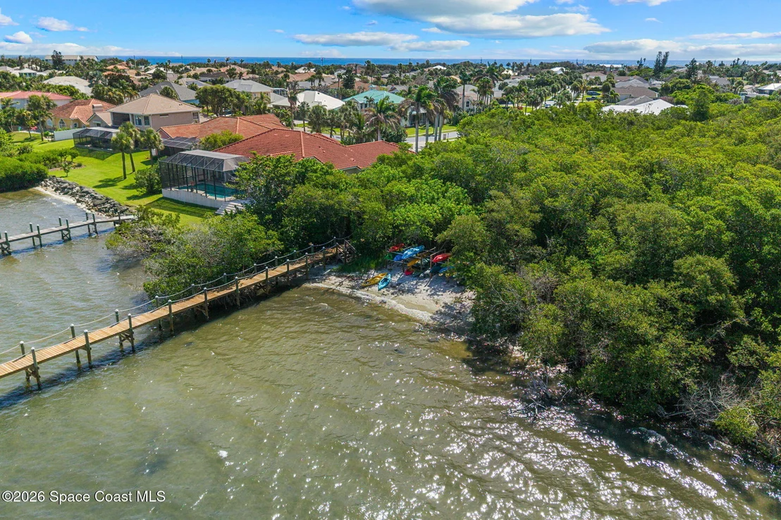 Photo of 327 Island Drive
