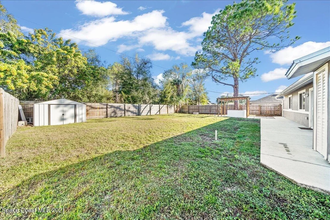 Photo of 1040 Grapefruit Road SE