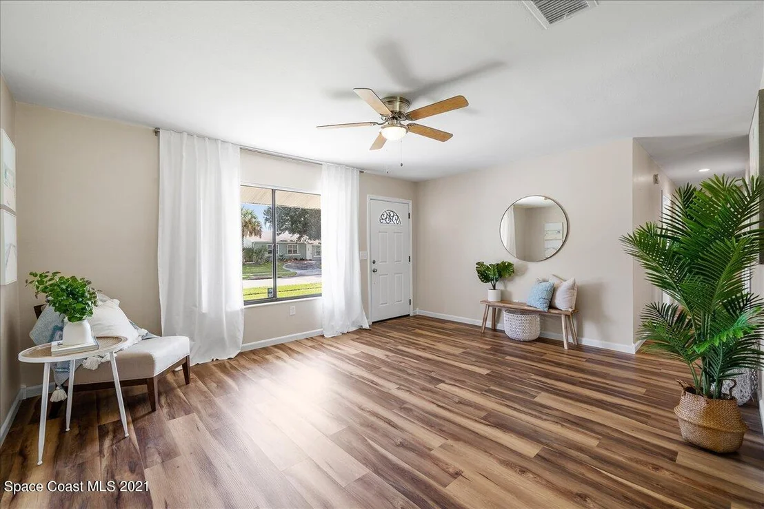 Photo of 1394 Carr Circle NE