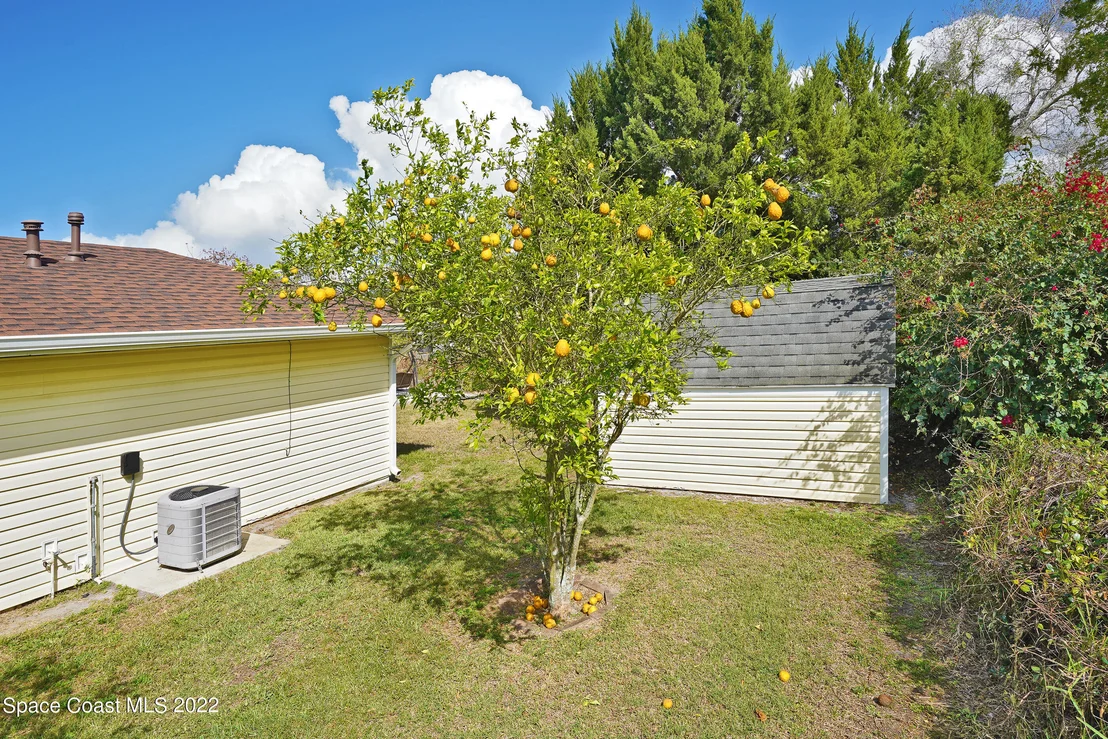 Photo of 1814 Oak Drive N