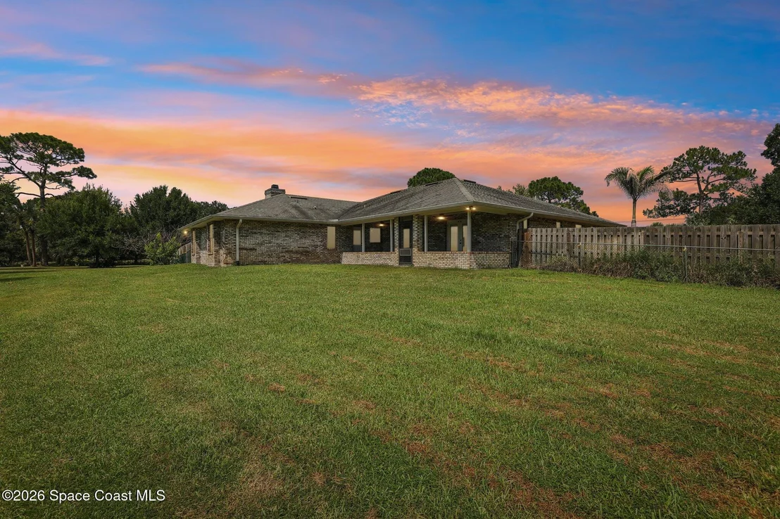 Photo of 2460 Lacourt Lane