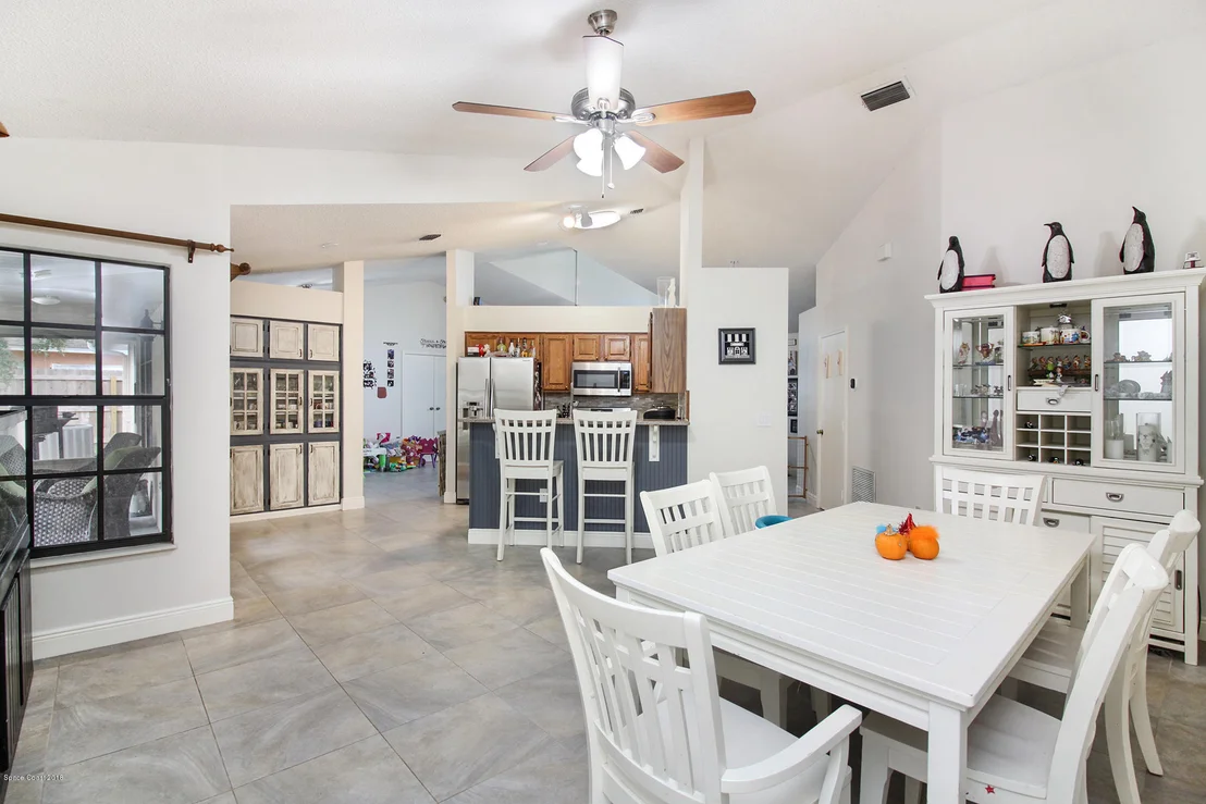 Photo of 1241 Walnut Grove Way