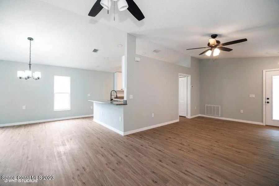 Photo of 943 Pine Creek Circle NE