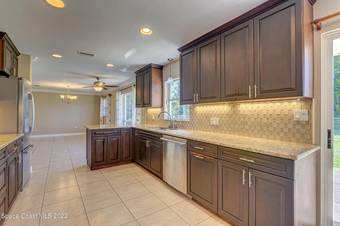 Photo of 877 Westport Drive