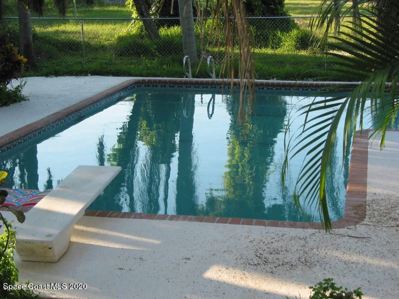 Photo of 160 River Drive