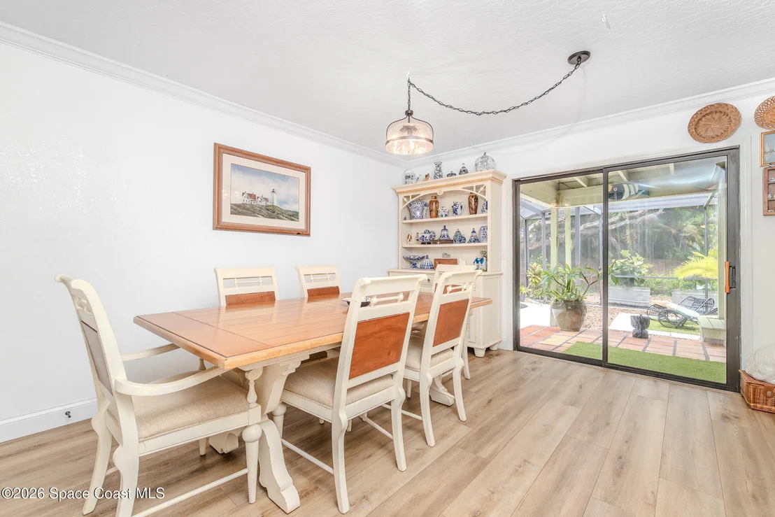 Photo of 5925 Riverside Drive