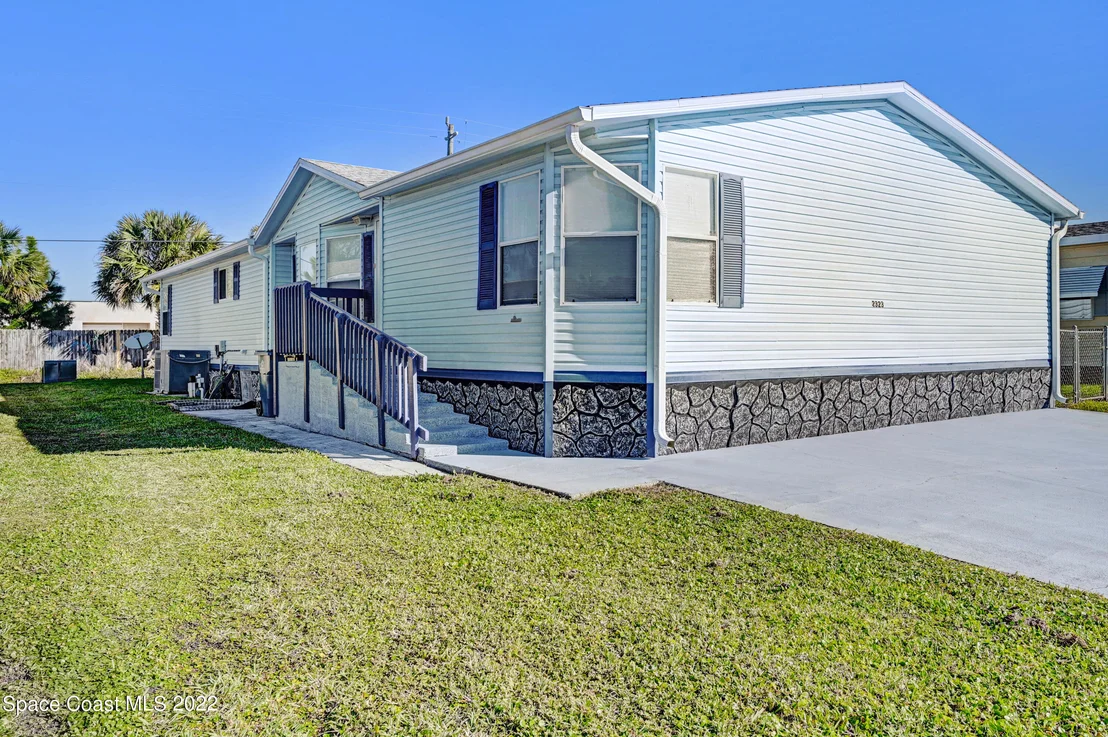 Photo of 2323 Coconut Palm Drive NE