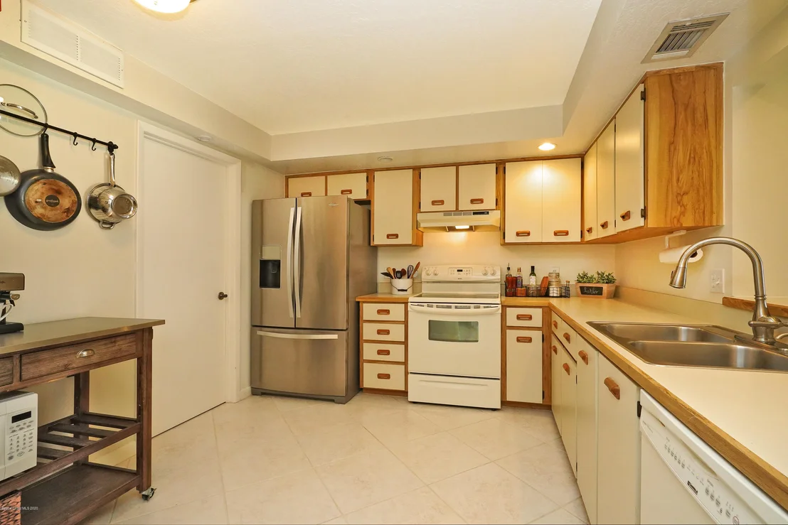 Photo of Unit 1302 at 1700 Commodore Boulevard