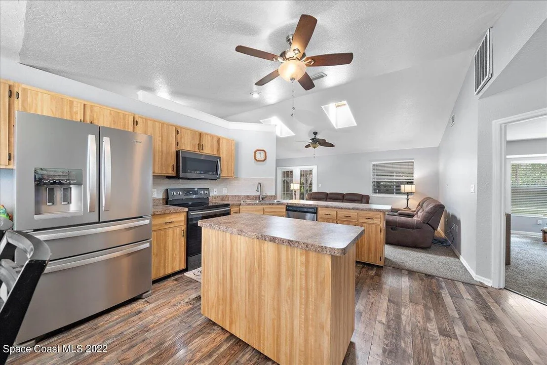 Photo of 6165 Corning Road