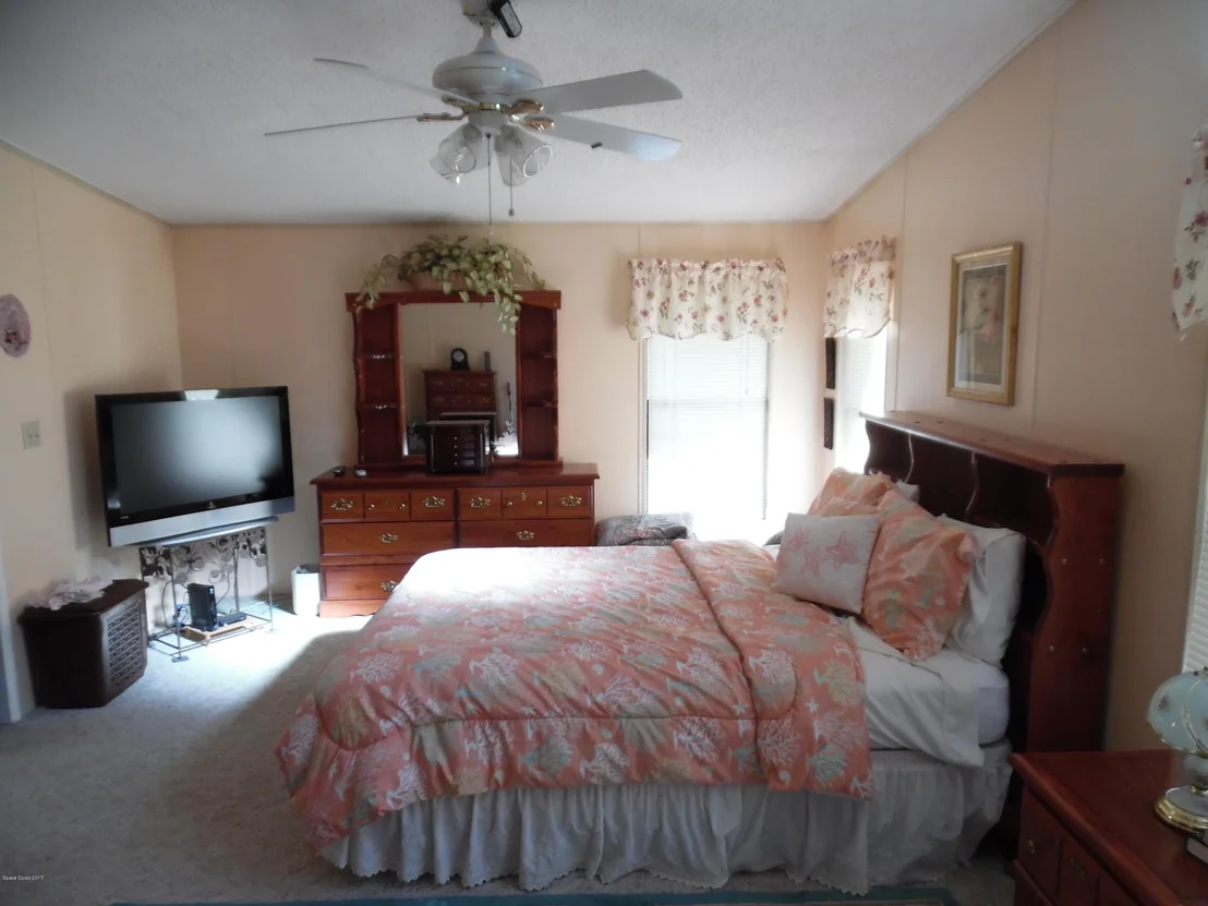 Photo of 5635 Algonquin Place