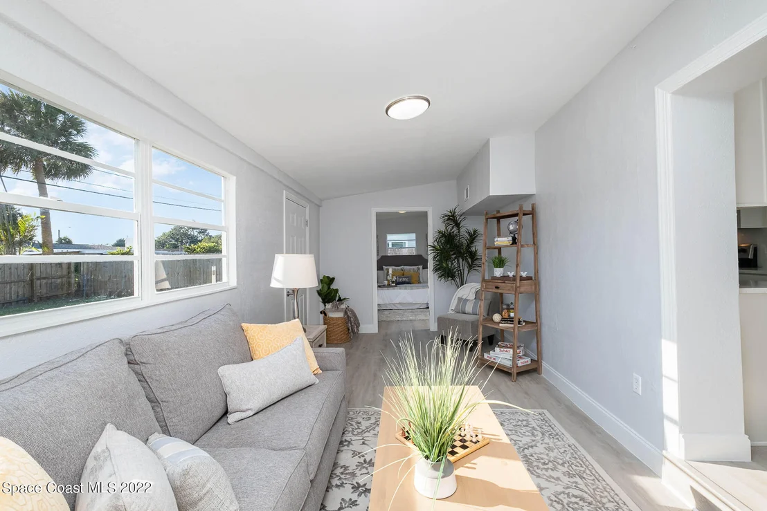 Photo of 948 Canada Street NE