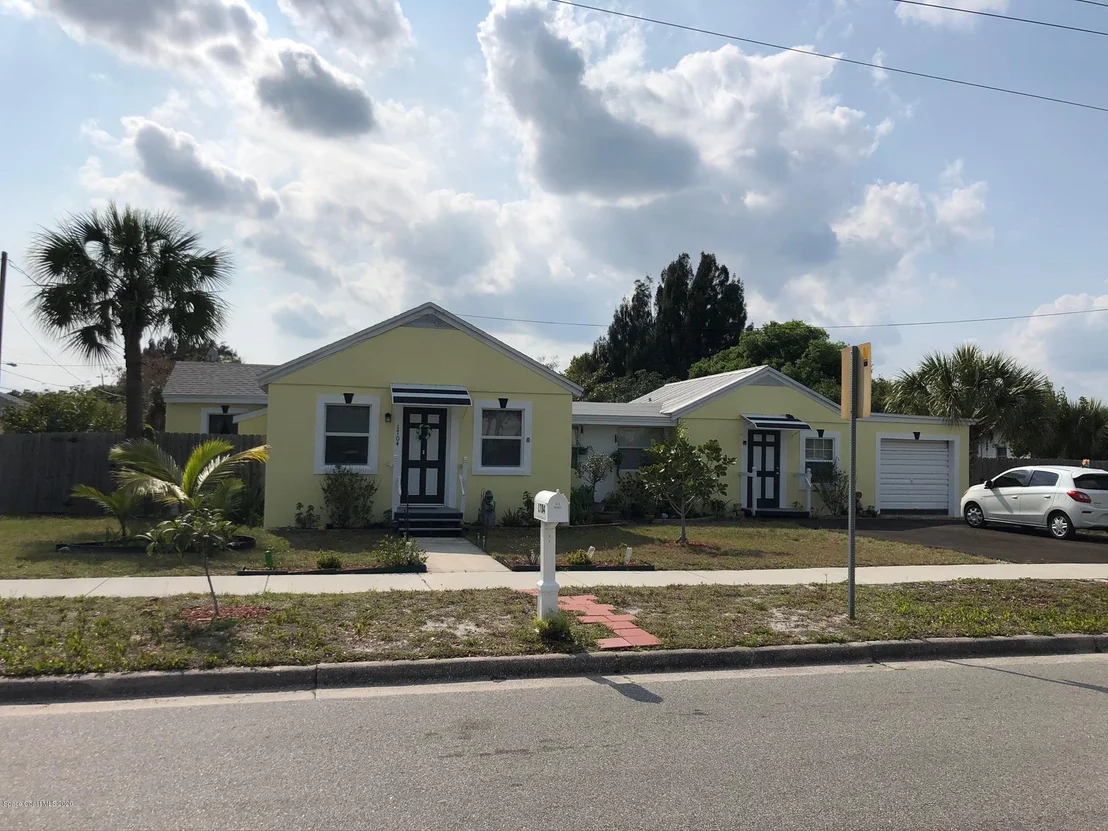 Photo of 1704 Oak Street