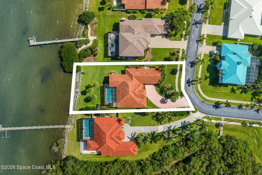 Photo of 327 Island Drive