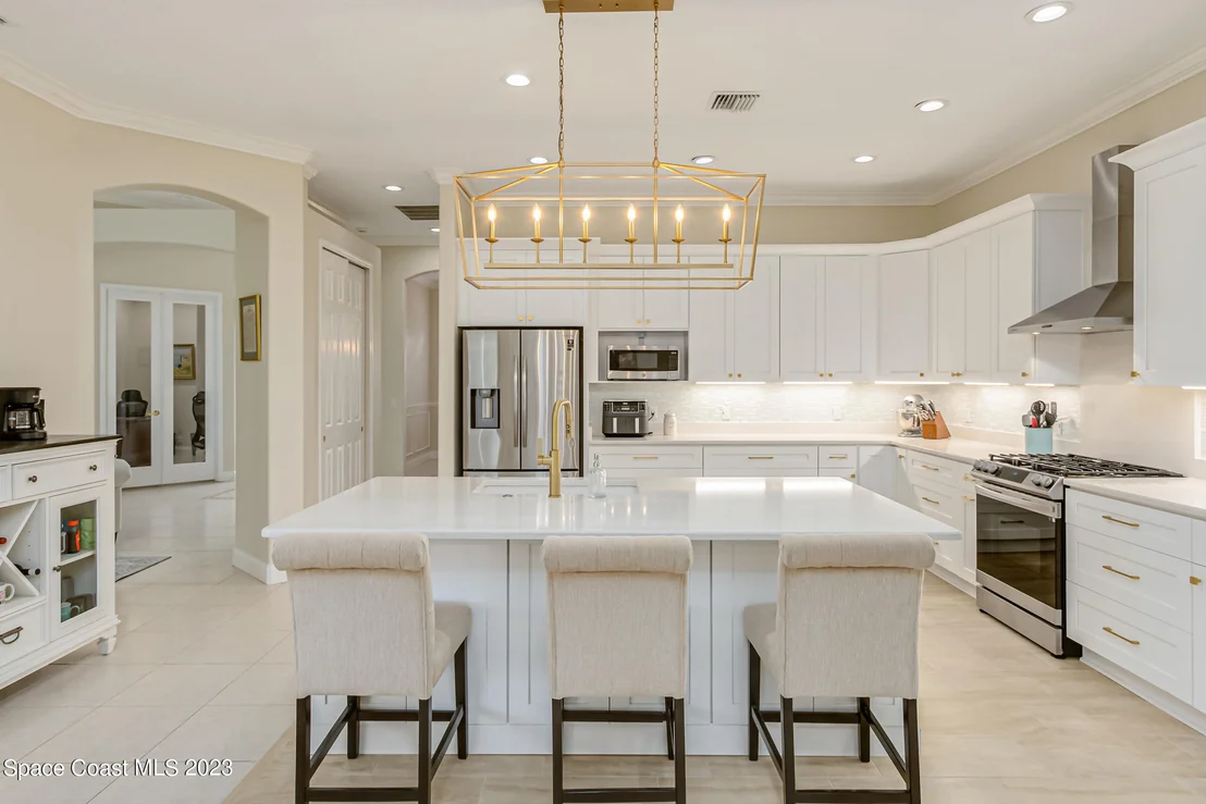 Photo of 844 Chatsworth Drive