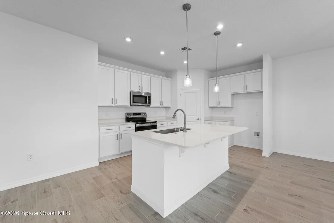 Photo of 926 Castleford Avenue NE