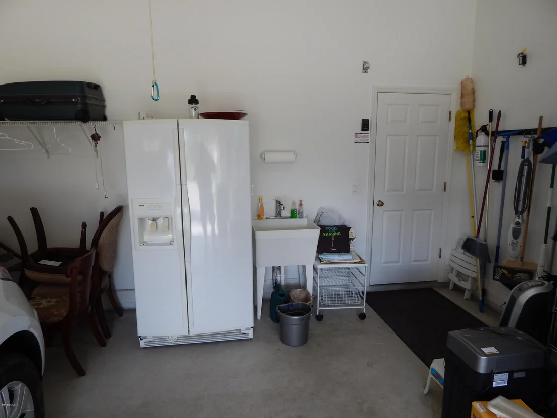 Photo of 211 SE Devlin Court