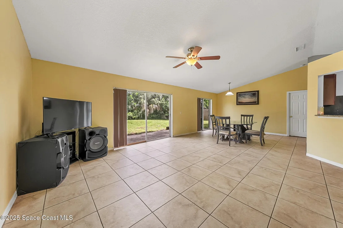 Photo of 1099 Pace Drive NW