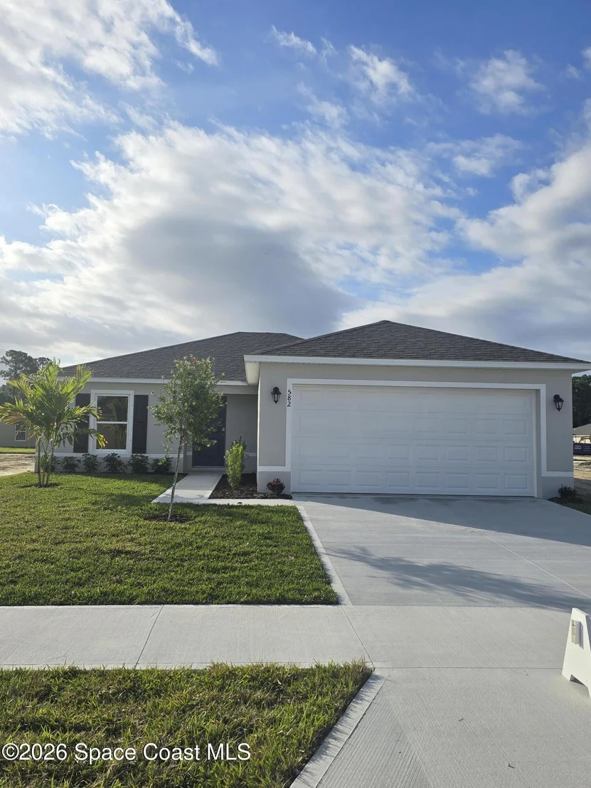 Photo of 582 SW Richmond Circle SW