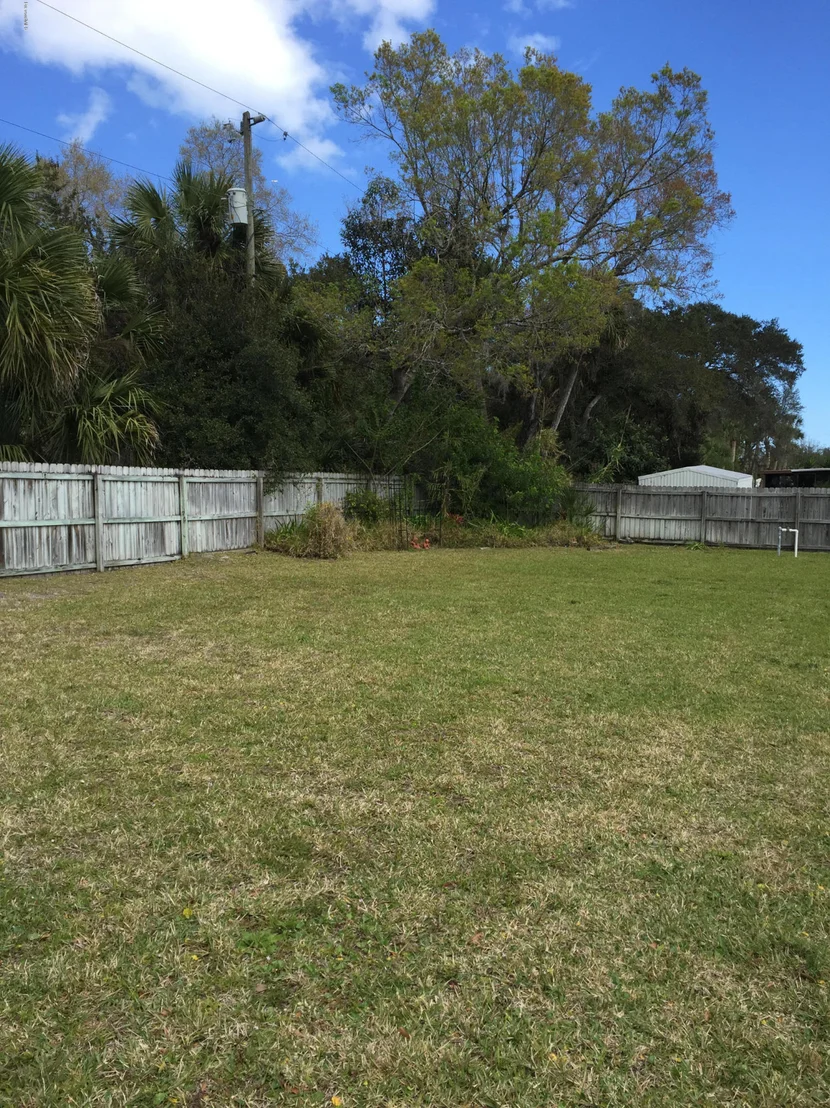 Photo of 895 NE Knecht Road