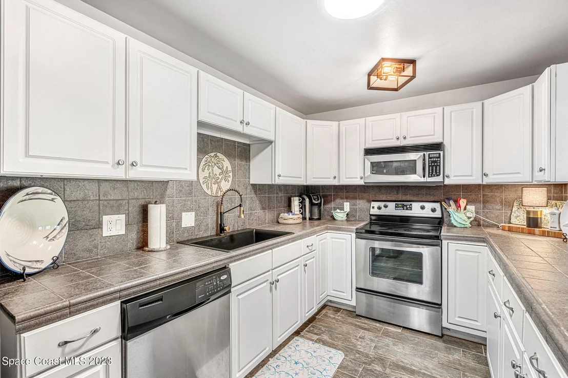 Photo of 102 Deleon Road