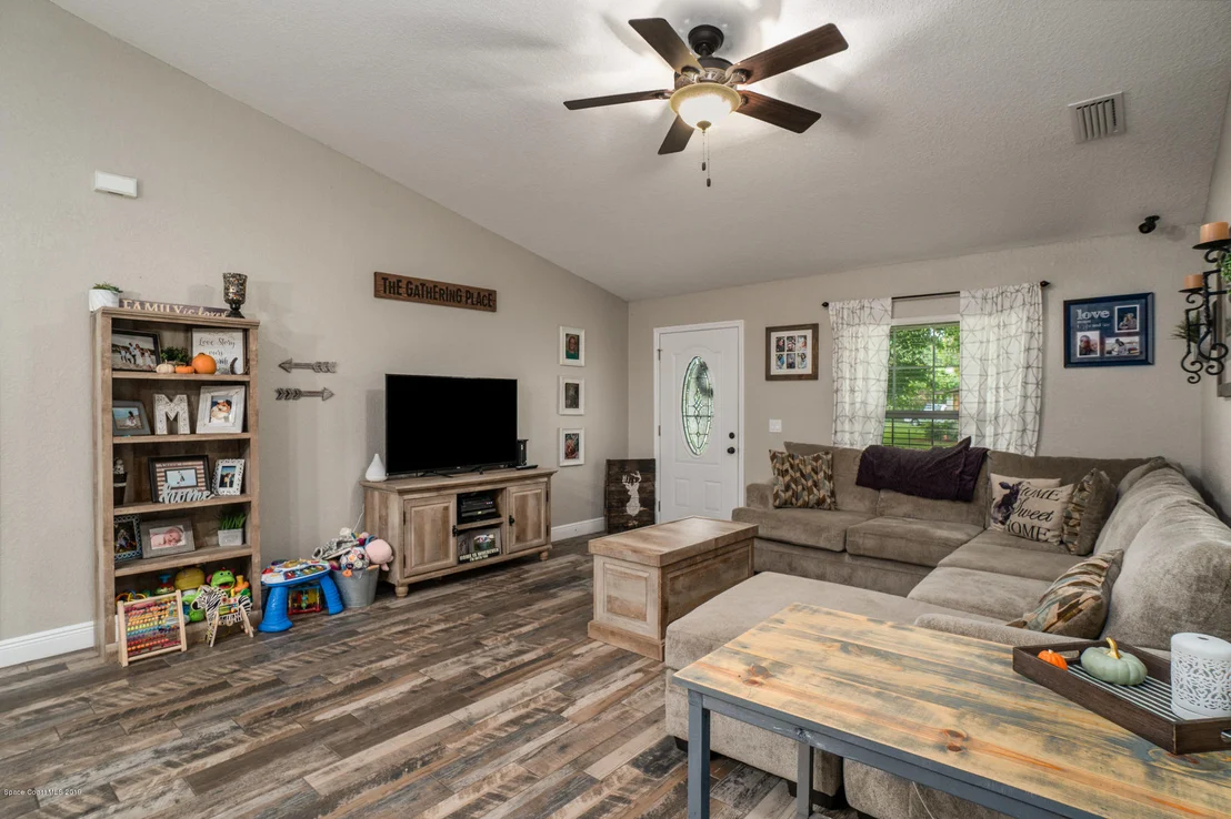 Photo of 5715 Lord Street