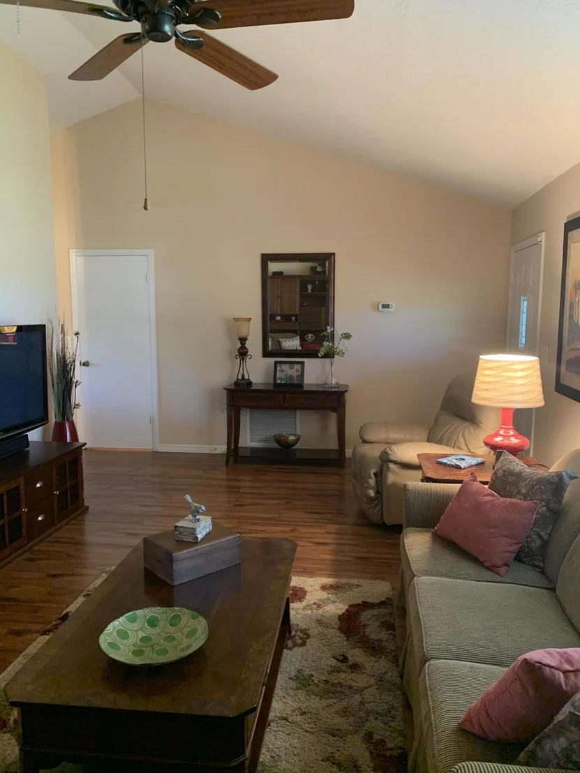 Photo of 5275 Devon Street