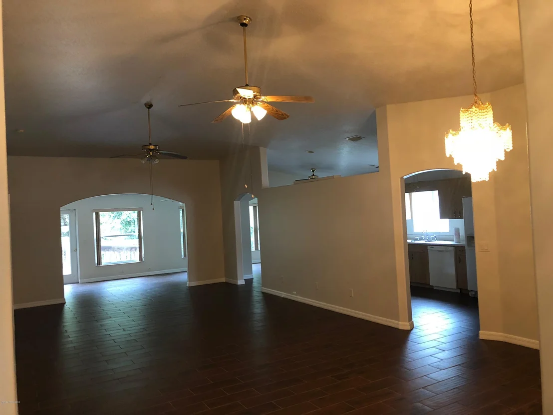 Photo of 1124 Pine Creek Circle NE