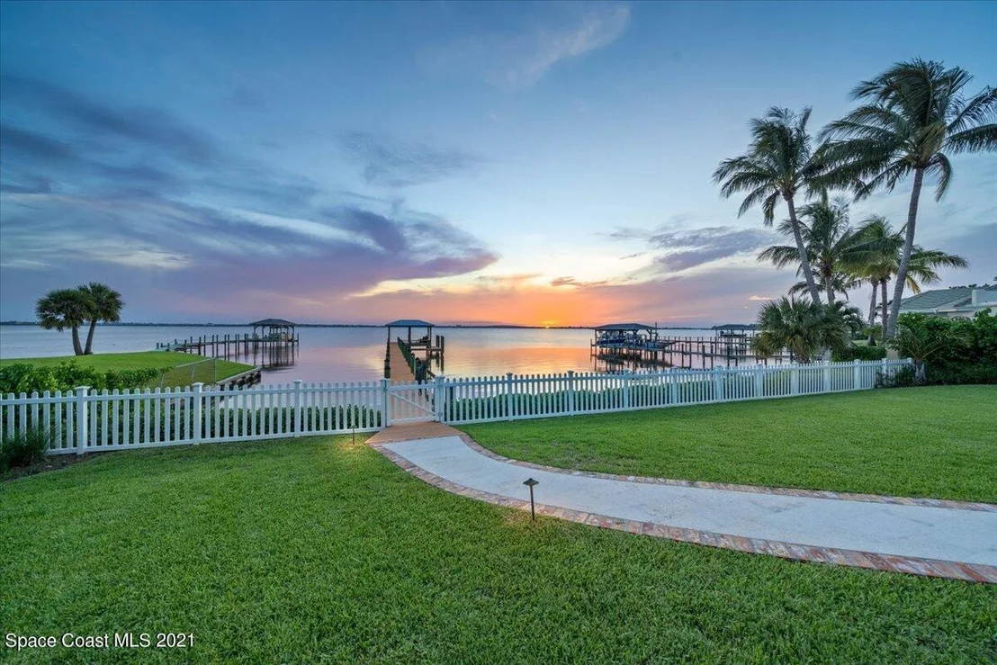 Photo of 2780 N Riverside Drive