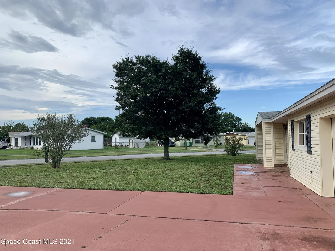 Photo of 899 Barclay Drive