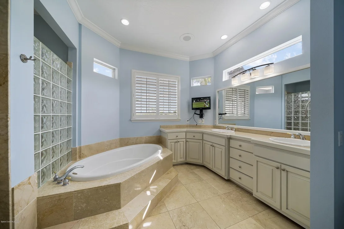Photo of 991 Stratford Place