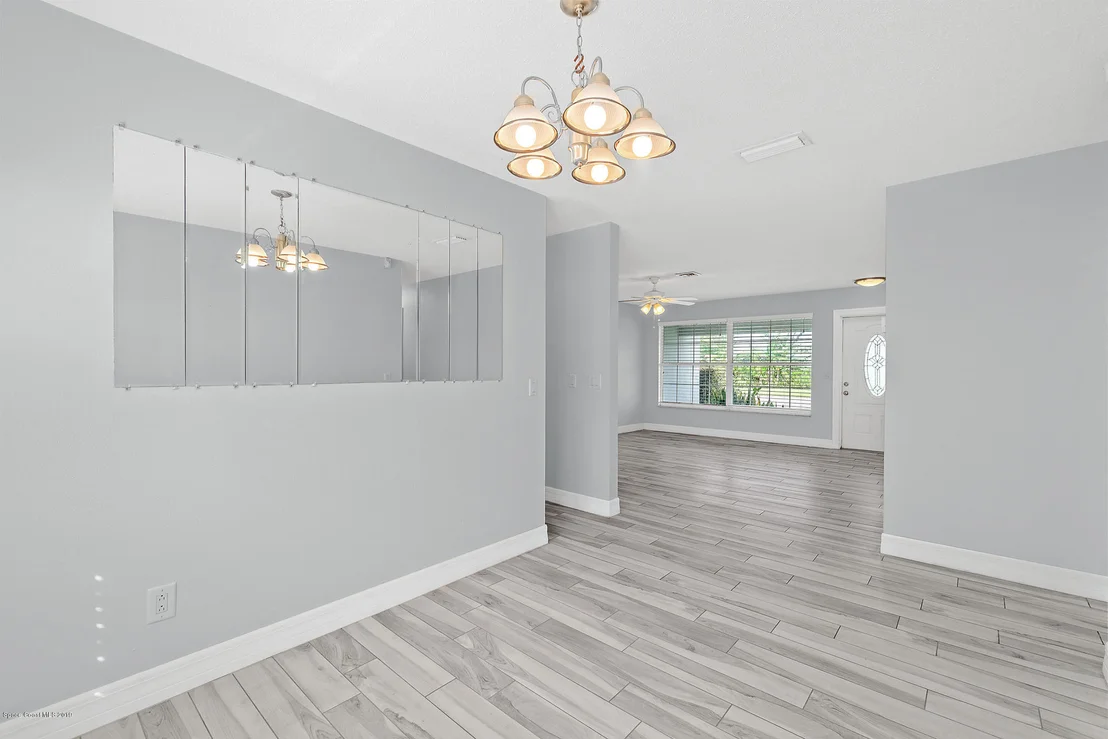 Photo of 818 Heron Road