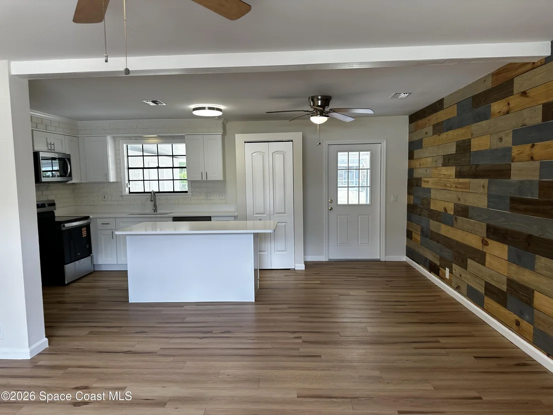 Photo of 6074 Aires Avenue