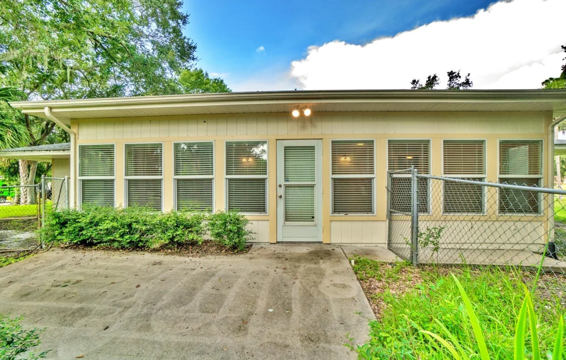 Photo of 1808 Live Oak Drive N