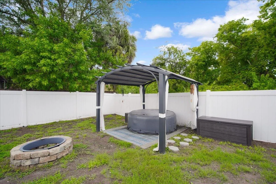 Photo of 6445 Ainsworth Road