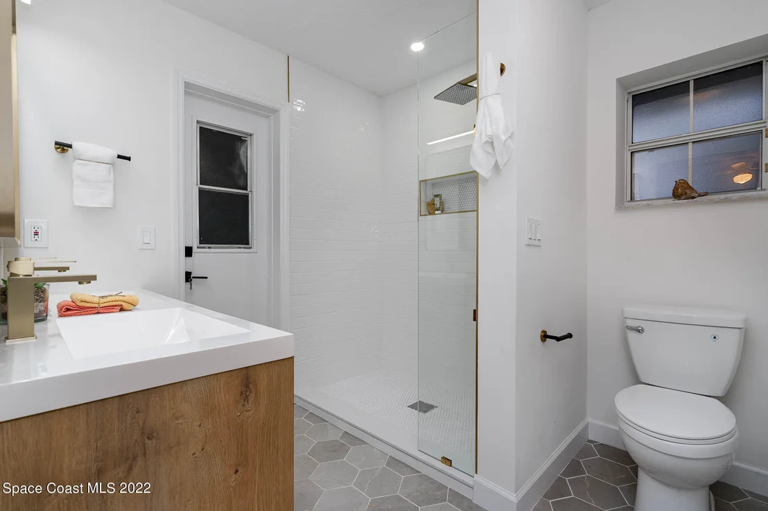Photo of 2020 Commodore Street