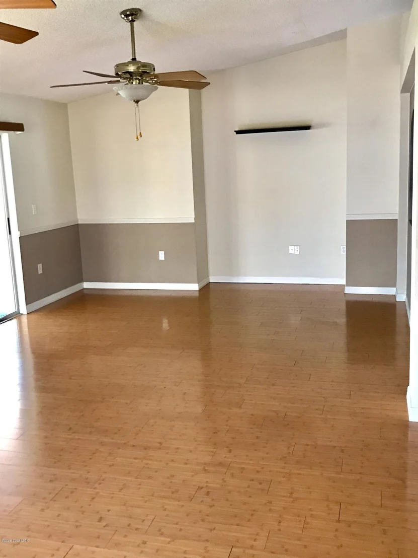 Photo of 1159 White Oak Circle