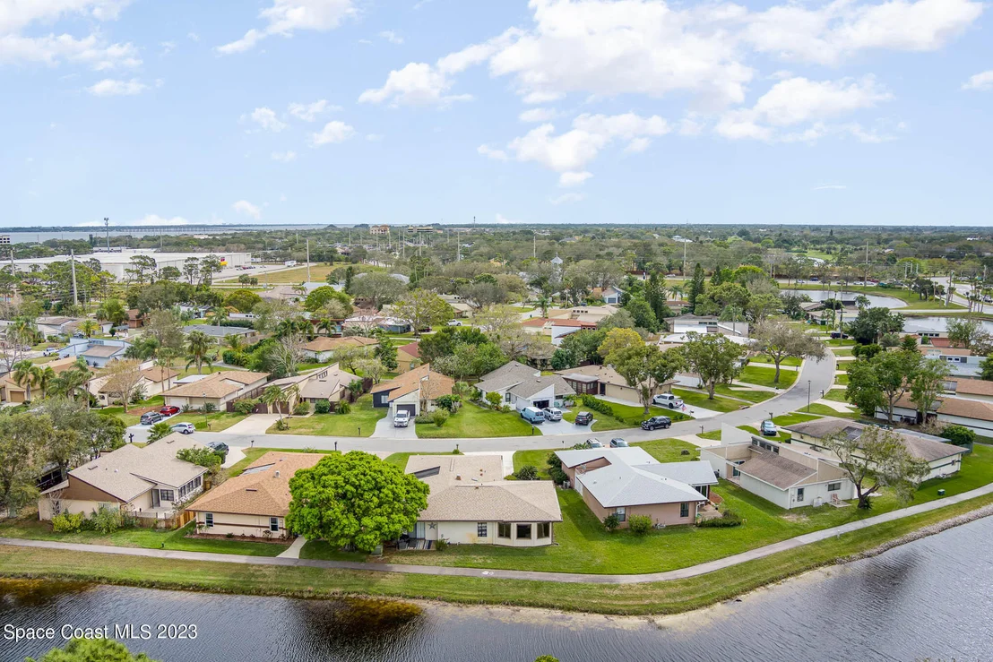 Photo of 320 Bayhead Drive