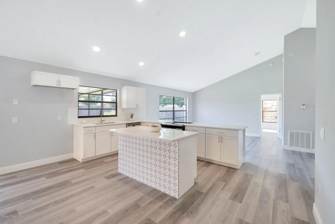 Photo of 908 Jamestown Drive