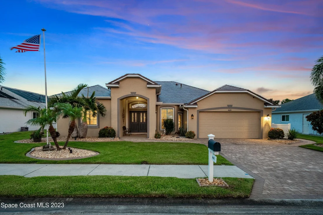 Photo of 665 Carriage Hill Road