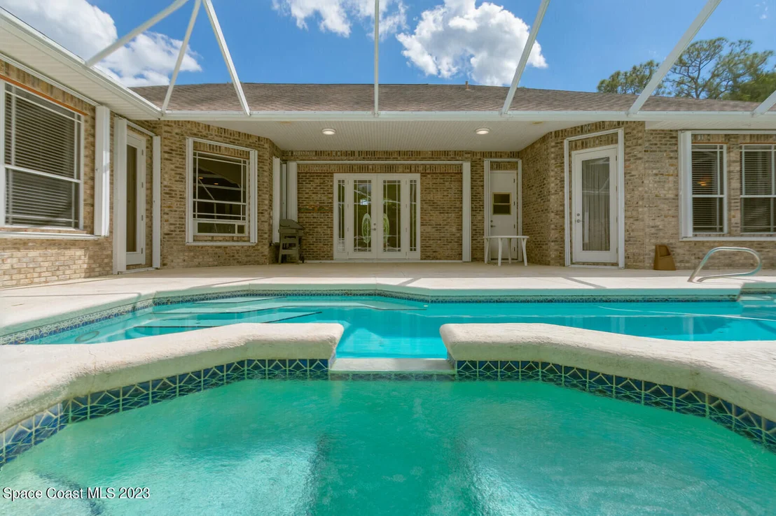 Photo of 2880 Grant Road